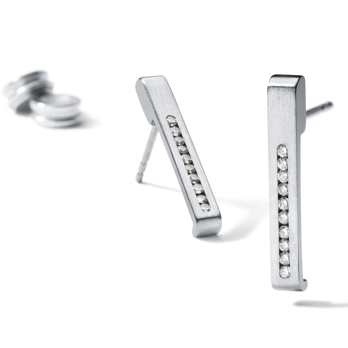 Diamantohrstecker mit 20 Brillanten TW VS (total 0,08 ct.), Delicious 3 x 20 mm Edelstahl