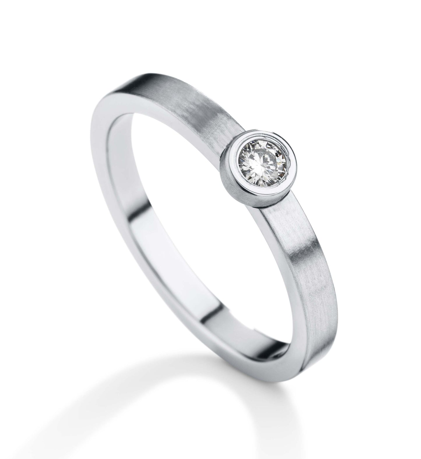 Diamantring mit Brillanten von 0,03 ct bis 0,10 ct. TW VS, Ringschiene 2,5 mm breit, Edelstahl mit runder Fassung