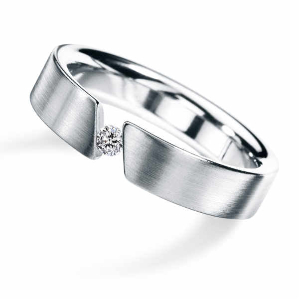 Diamantring mit Brillant 0,03 oder 0,06 ct. TW VS, SLIMLINE Schienenbreite 4,5 mm, Edelstahl, schräger Schnitt