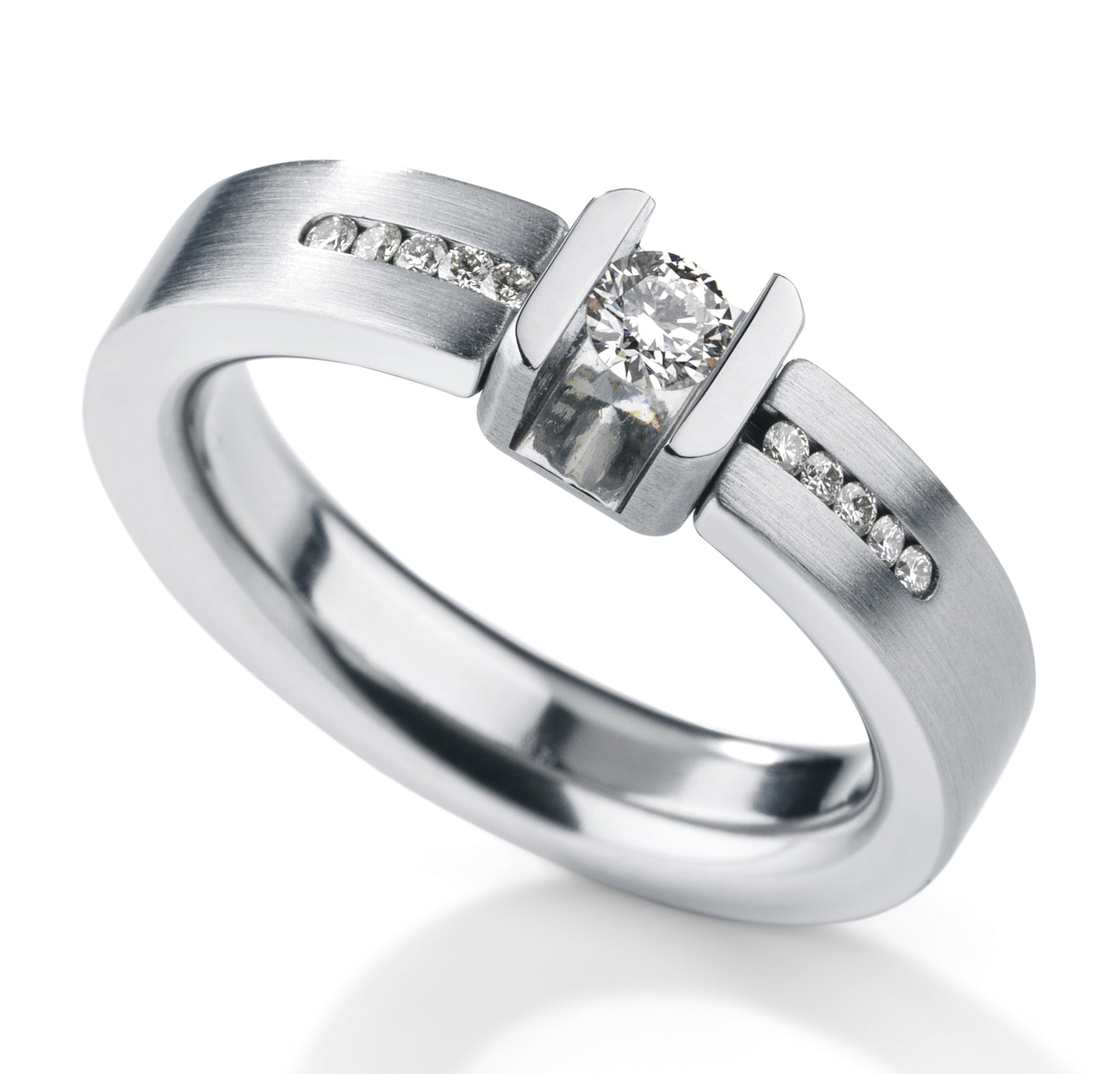 DIAMANTRING mit BRILLANT VON 0,06 CT. BIS 0,25 CT. TW VS, CUBE 4,5 MM RINGBREITE, EDELSTAHL seitlich je 5 Brillanten