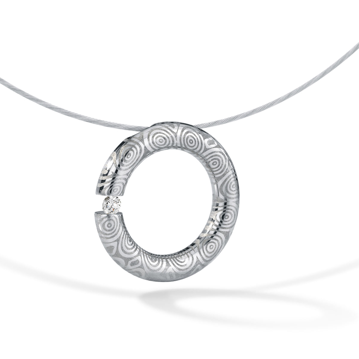 Diamantanhänger mit Brillant 0,06 oder 0,10 ct., TW VS, RUND 20 mm, Edelstahl oder Damaszenerstahl
